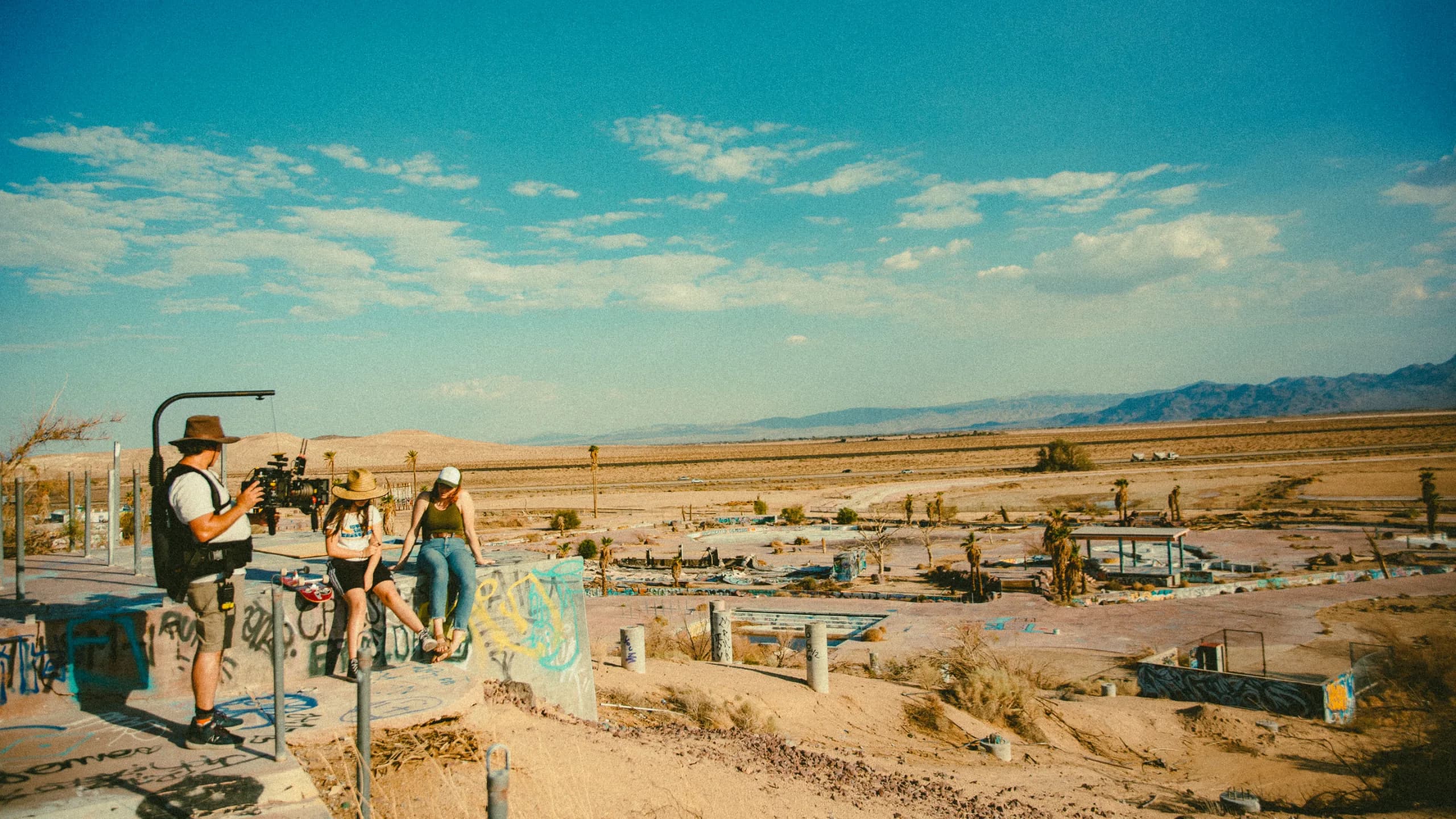 Behind the scenes 24